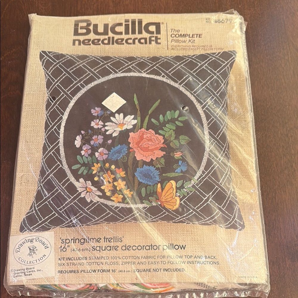 Bucilla Springtime trellis 16 in.² pillow, Needlecraft Kit